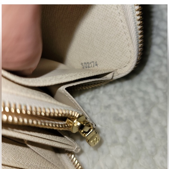 Louis Vuitton Damier Azur Zippy Wallet - Picture 11 of 12